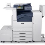 Xerox® Série VersaLink® C7100, imprimante multifonctions couleur avec ses bacs et accessoires